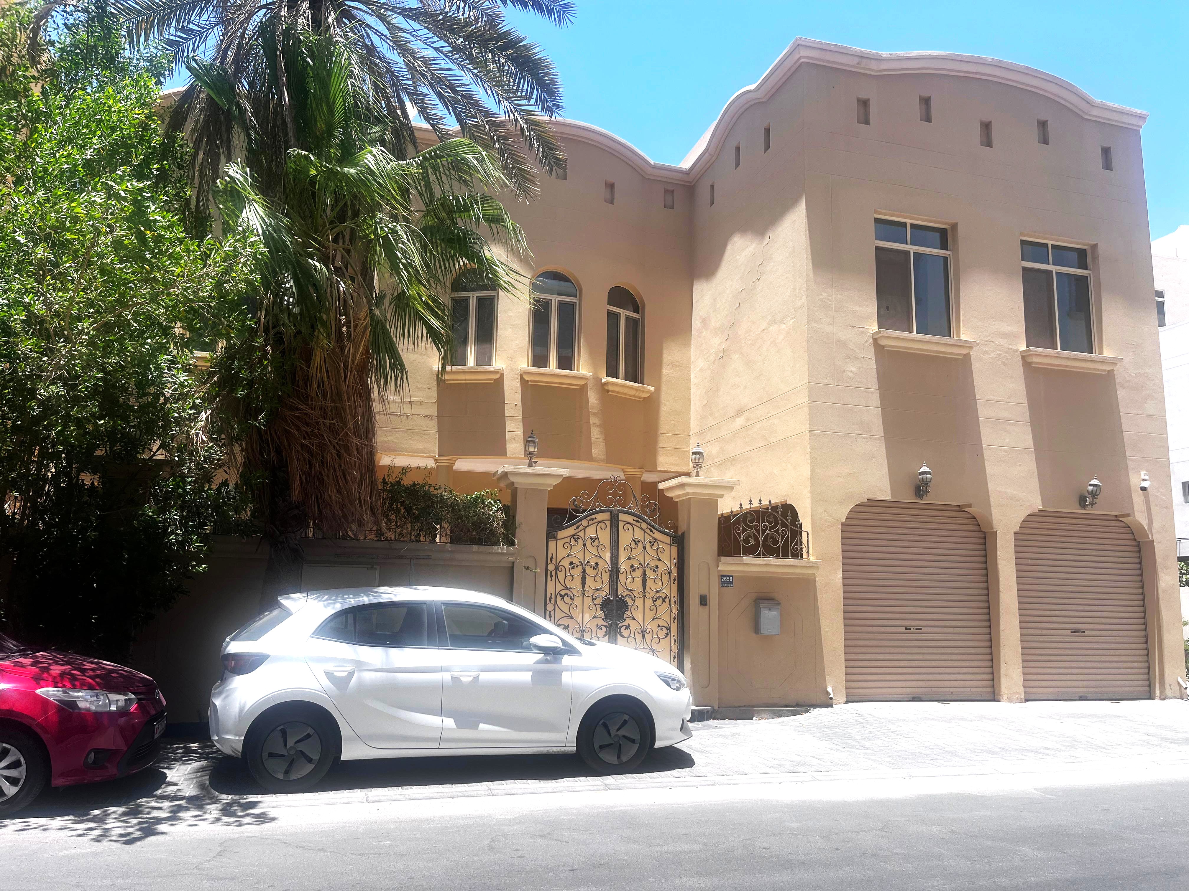 Beautiful villa for sale in Janabiya