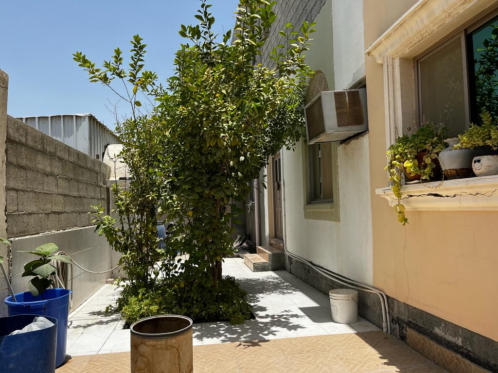 Spacious 6 bed room House for sale in Hamad Town 