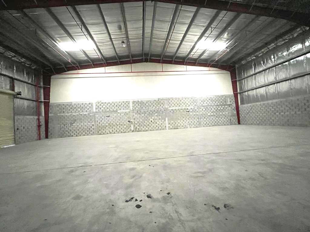 Warehouse with offices  ( 816 Sqm ) for Rent