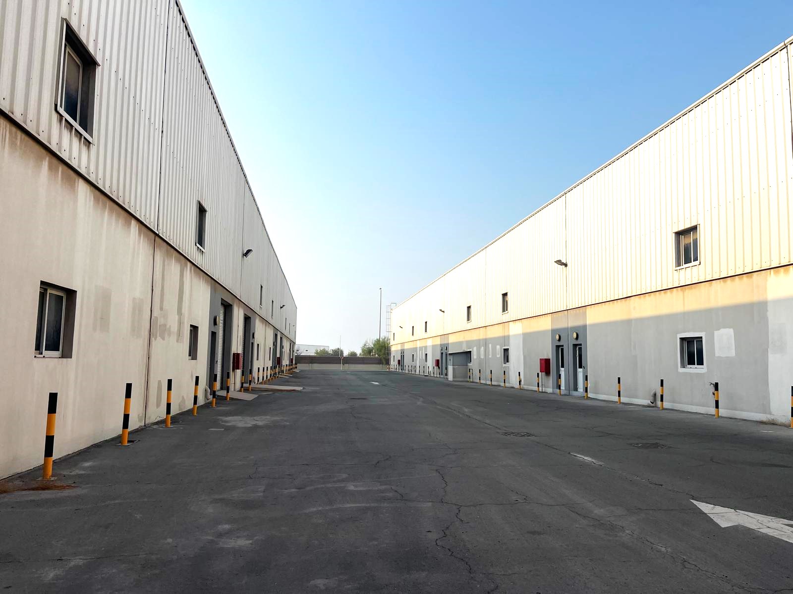 Commercial warehouse / workshop for rent in Hidd
