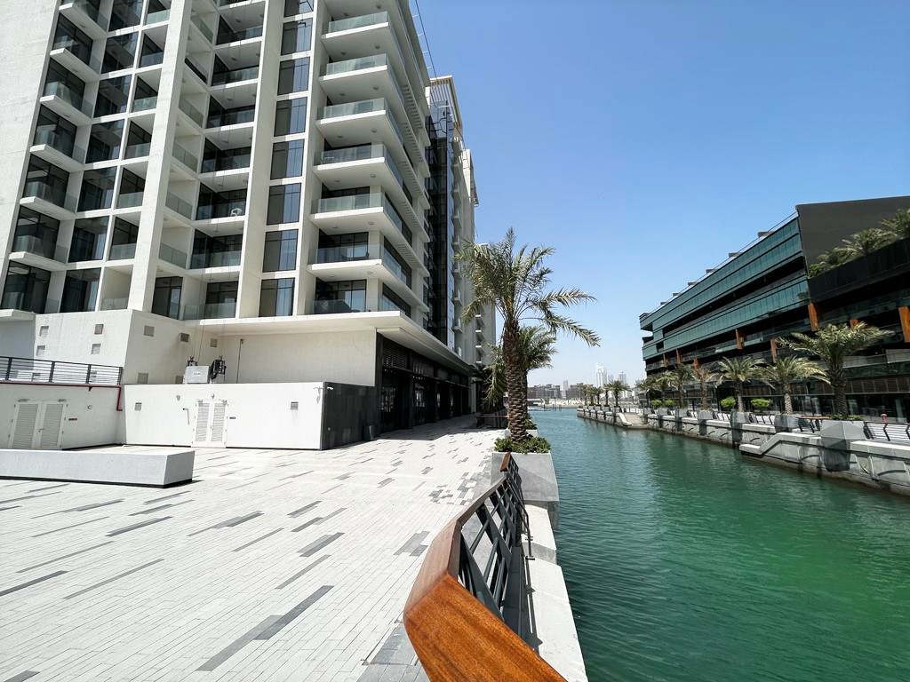 Freehold Luxurious apartment for sale in Harbour
