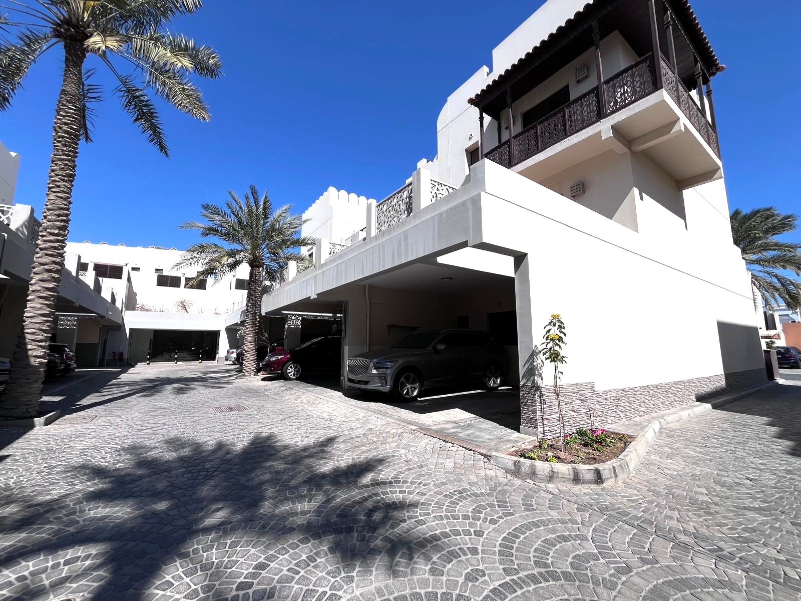 Fully Furnished Freehold villa for Sale in Amwaj