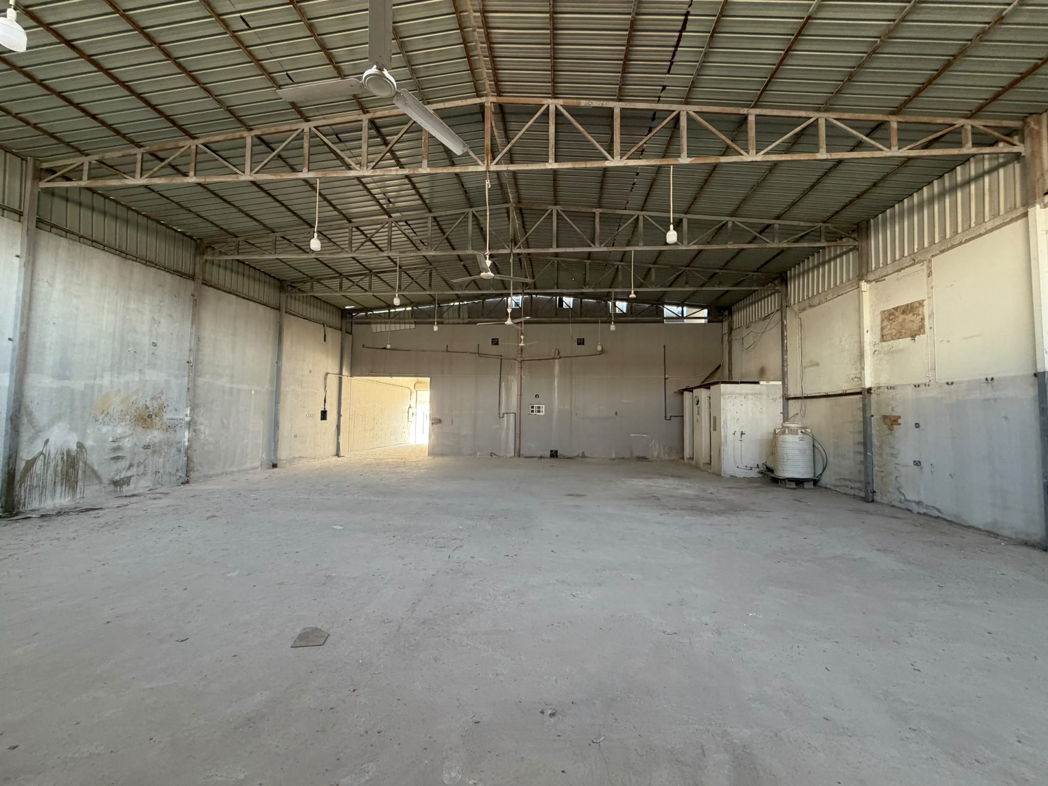 Workshop for rent in Al Hamala 