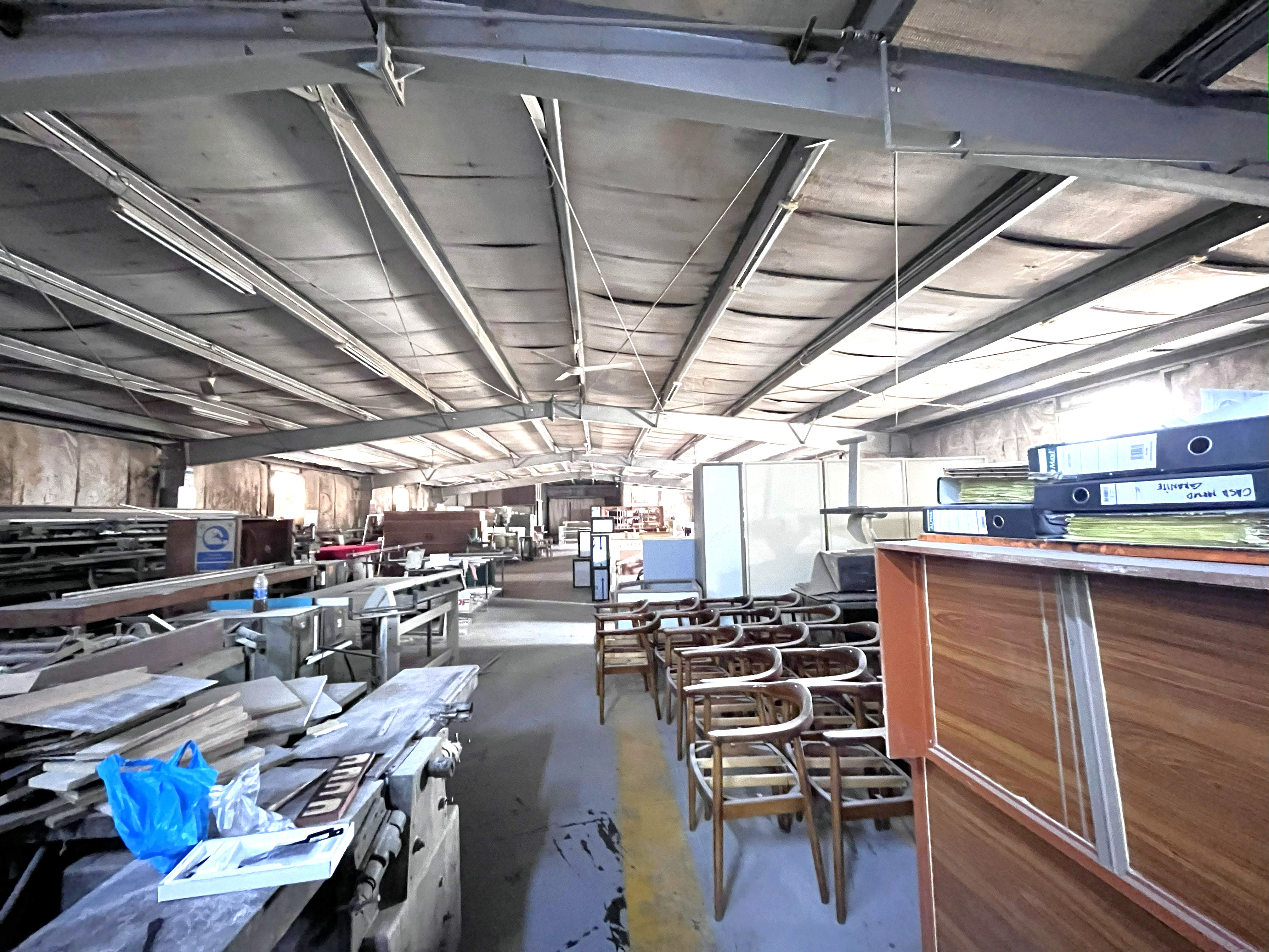 Showroom with Workshop  (3000m² ) for Rent