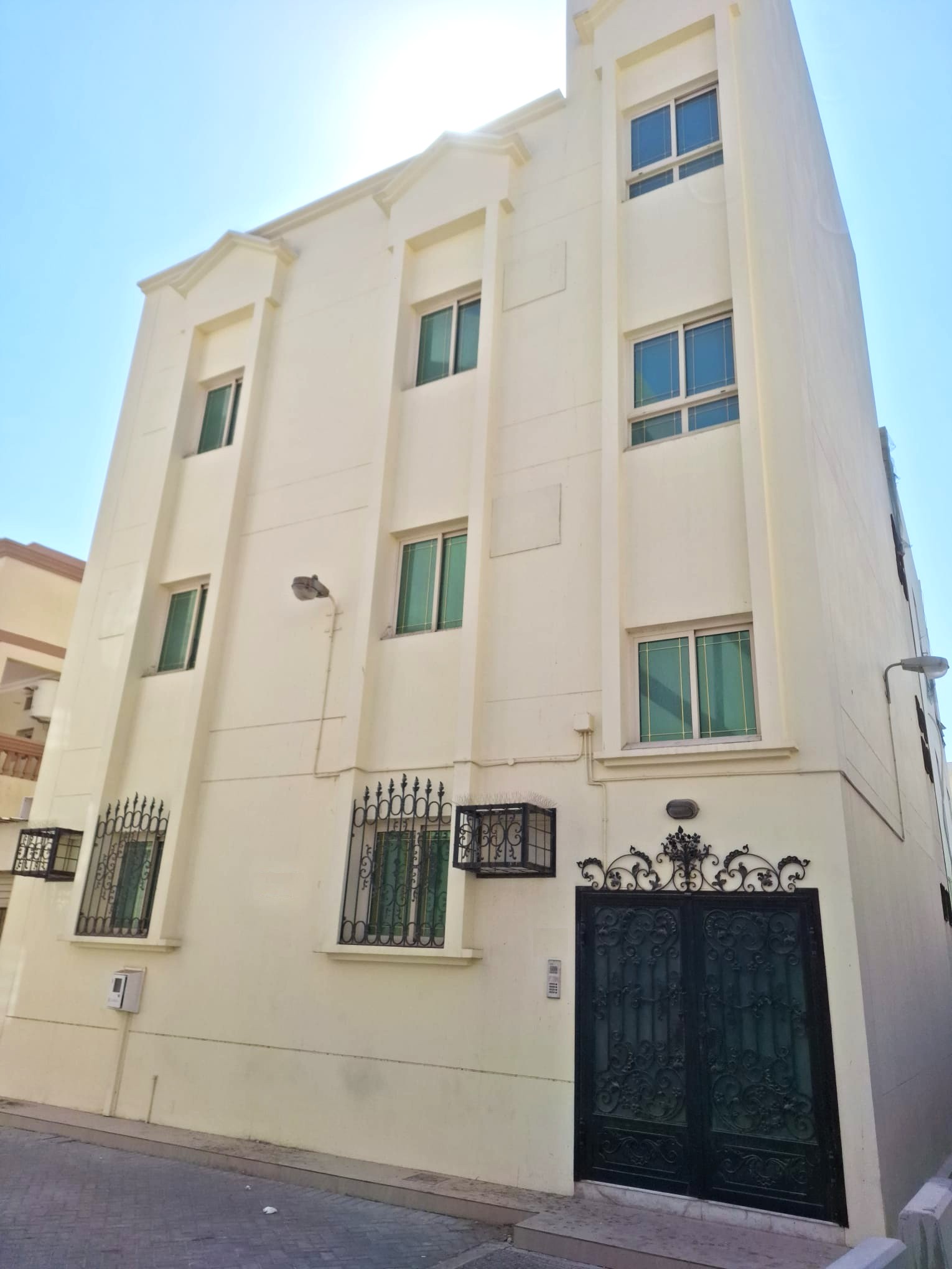 Residential Building for sale in Salmaniya 