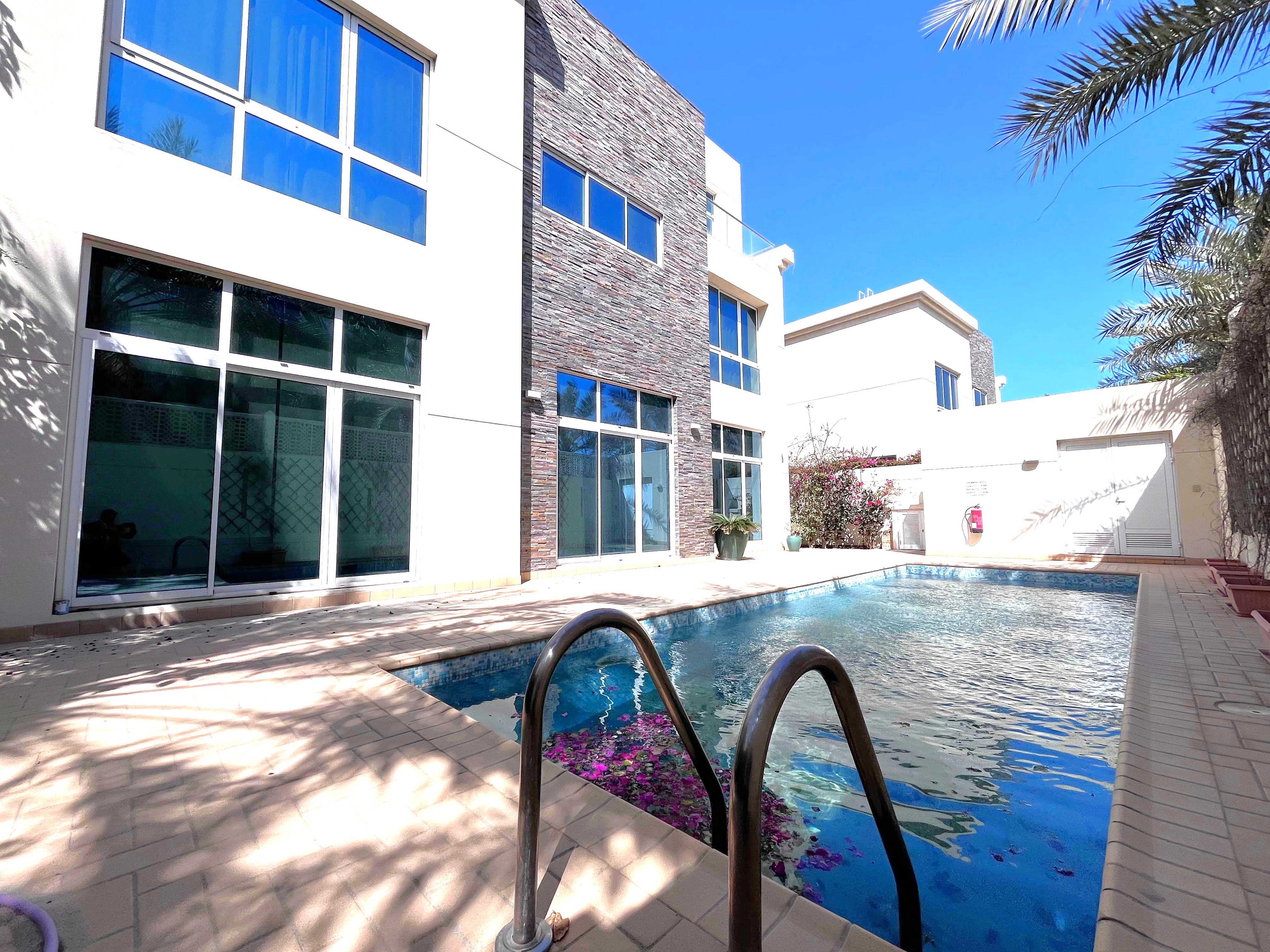 Semi Furnished Luxury Villa for Rent in Amwaj