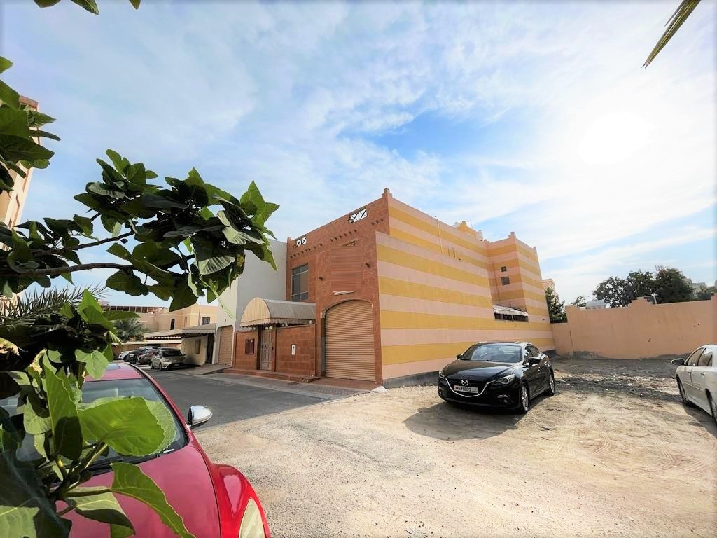 Semi furnished 5 bed room villa in Tubli