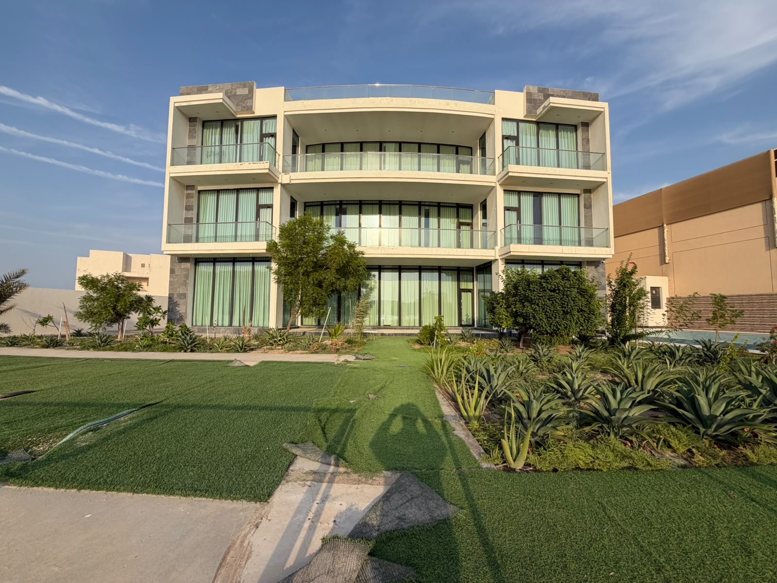 Premium Villa with direct sea access in Amwaj 
