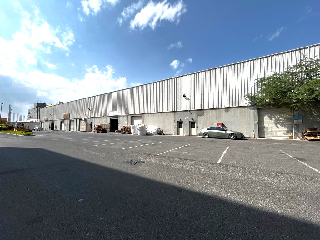 Commercial warehouse / workshop for rent in Hidd