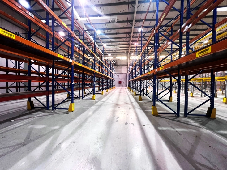 Air Conditioning Warehouse with Shelves