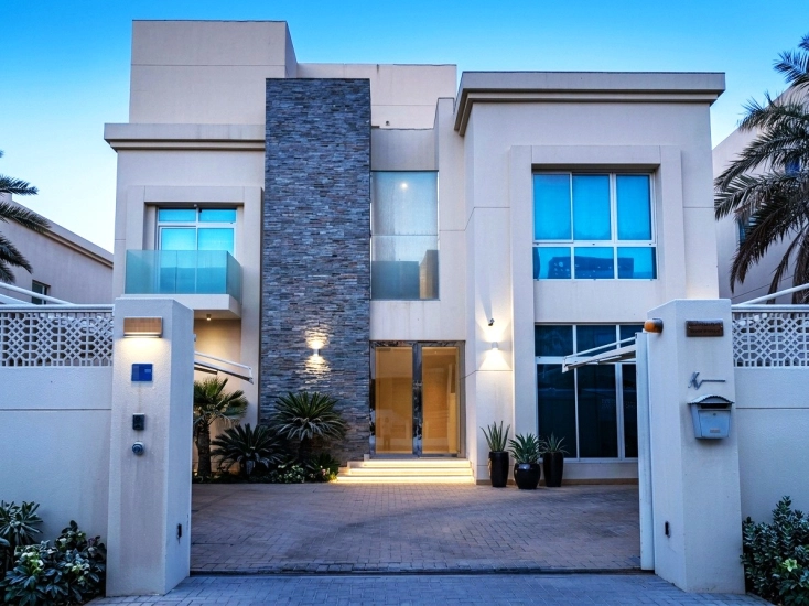 Semi Furnished Luxury Villa for Rent in Amwaj 