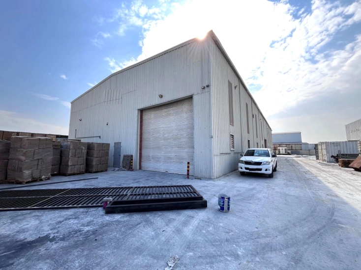 Warehouse or Workshop for rent in Ras Zuwaid