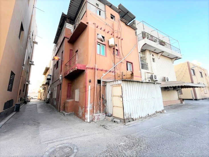 Three storey house for Sale in Bilad Al Qadeem 