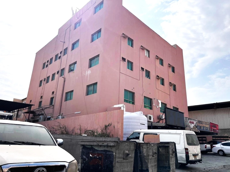 4-storey labor accommodation in Sanad / Nuwaidrat 