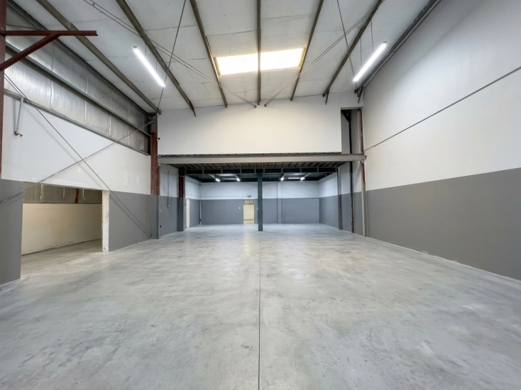 Warehouse with High power EWA in Tubli
