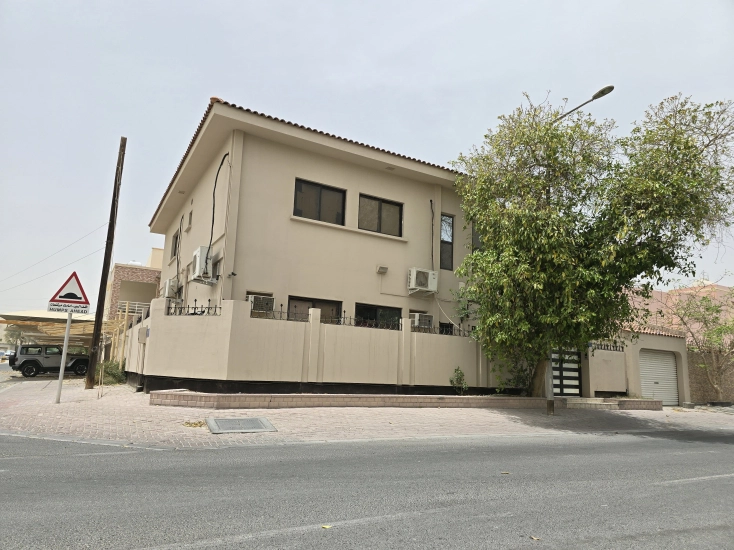 Beautiful Corner Villa for Sale in Aáli 