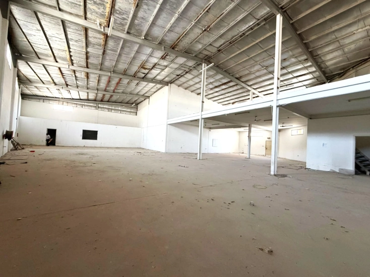 Warehouse (1100 m²) for rent in Sitra 