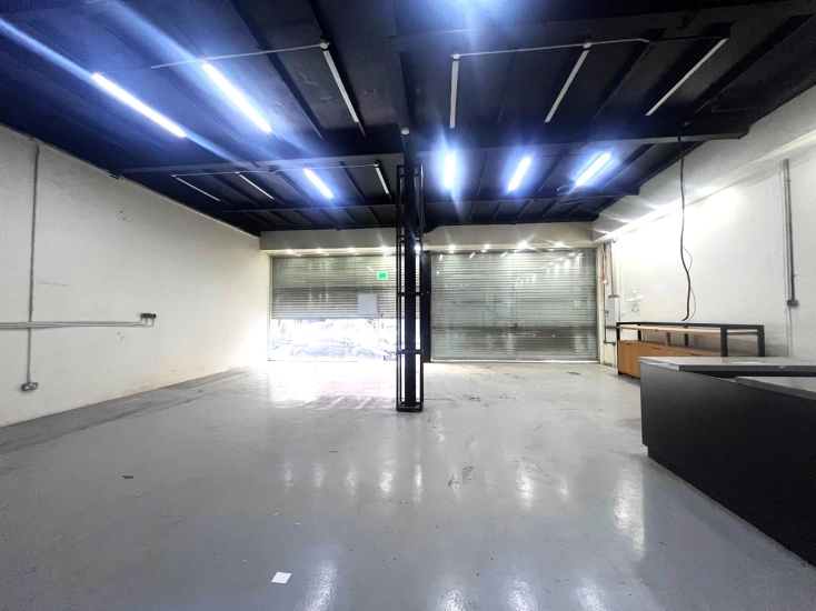 Showroom / Warehouse / Workshop in Salmabad
