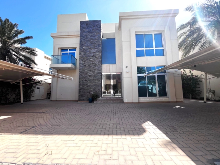 Semi Furnished Luxury Villa for Rent in Amwaj Island