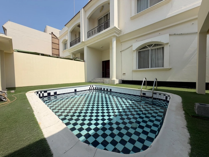 Spacious 5 BHK Villa in Segaya 