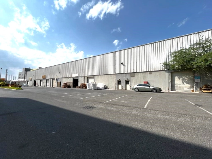 Commercial warehouse / workshop for rent in Hidd