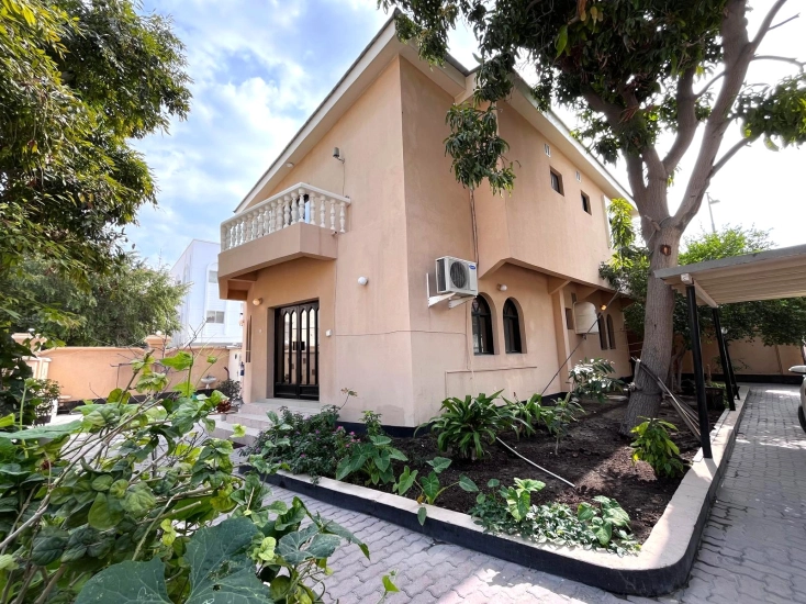 Fully Furnished Luxurious Compound Villa 