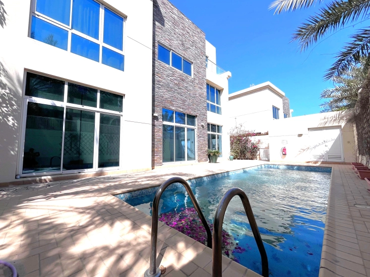 Semi Furnished Luxury Villa for Rent in Amwaj