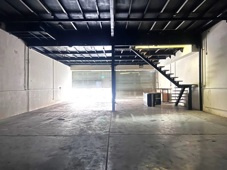 Showroom / Warehouse / Workshop in Salmabad 