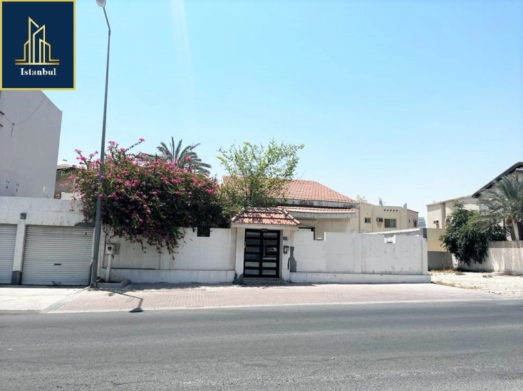 An Old villa with big garden area for sale in Riff