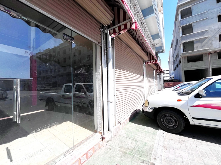 Showroom ( 395 m² ) Leasing in Tubli 