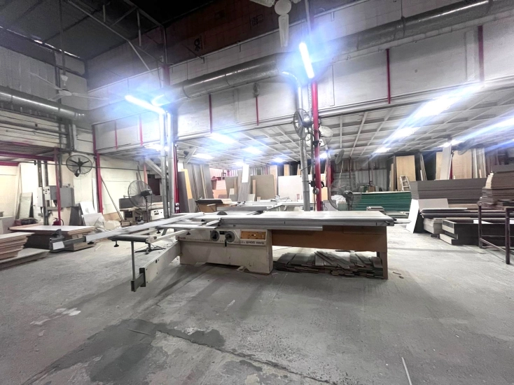 Workshop / Garage with Office and Accommodation 